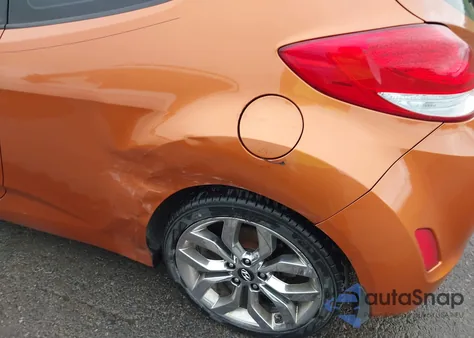 2015 Hyundai Veloster Re:flex z USA, uszkodzony, nr VIN KMHTC6AD0FU219448